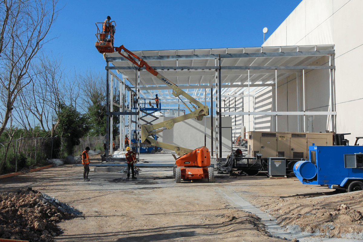 Montaje de estructura de acero para nave industrial